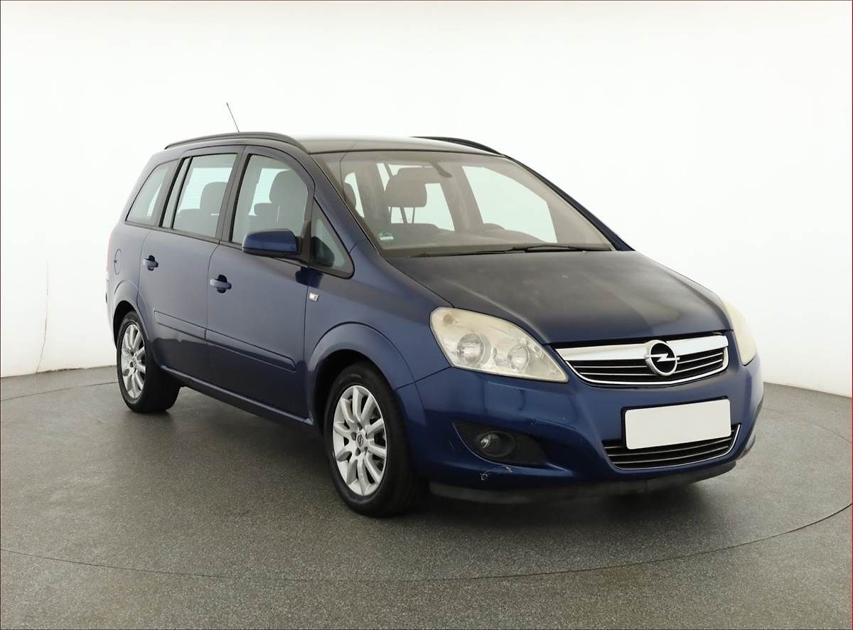Opel Zafira 1.8, 7 míst, po STK, Tažné
