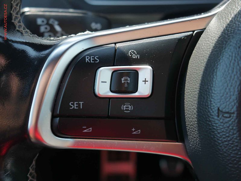 Volkswagen Tiguan (2019) 2.0TDi, 1.maj,ČR, R-Line - fotka 13 z 15
