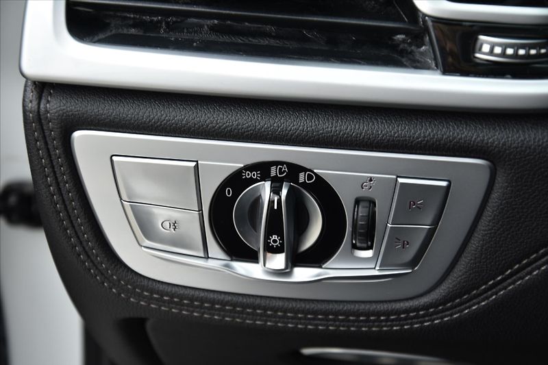 BMW Řada 7 745Le xDrive M PAKET LASER ČR - fotka 31 z 39