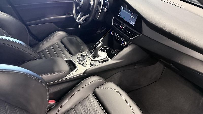 Alfa Romeo Giulia (2023) 2.2D,SPRINT,AT8,ZÁRUKA - fotka 28 z 56