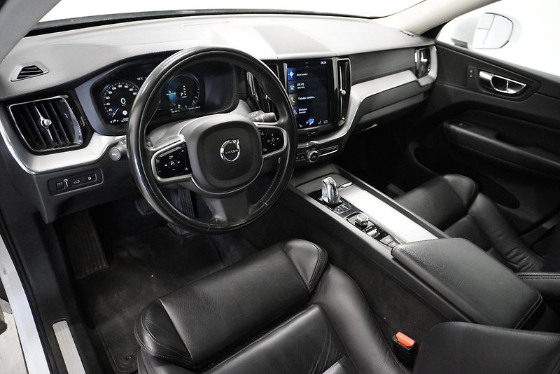 Volvo XC60  2,0 T8 TWIN ENGINE 4WD AUT. - fotka 17 z 33