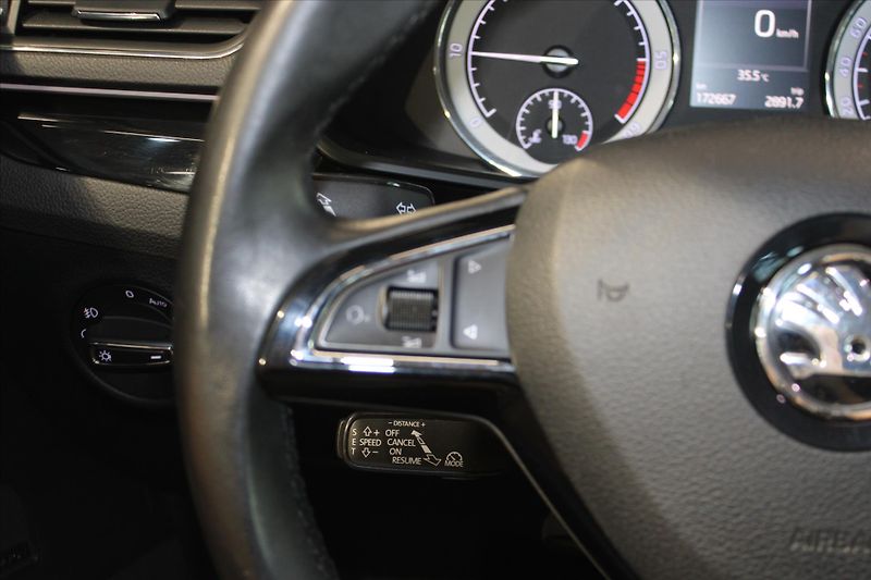 Škoda Superb TDi DSG 4x4 L&K ACC/Canton - fotka 17 z 31