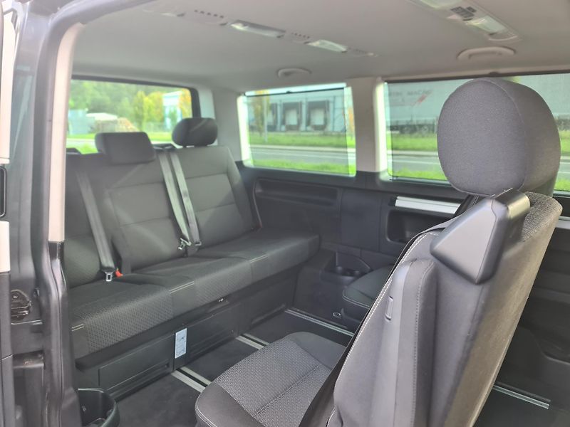 Volkswagen Multivan (2016) T6 2.0 TDi 110-KW DSG POSTEL S - fotka 13 z 35