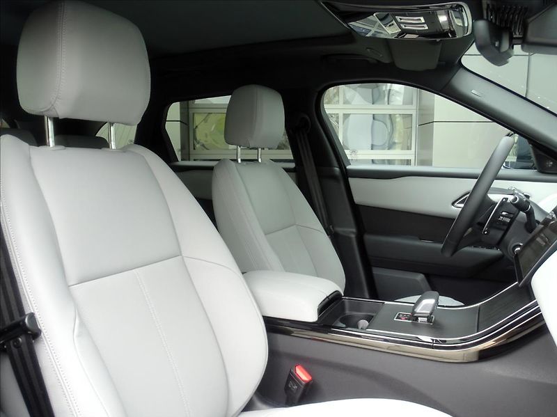 Land Rover Range Rover Velar 3,0 D300 DYNAMIC SE AWD - fotka 27 z 30