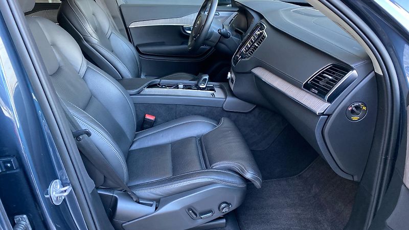 Volvo XC90 INSCRIPTION, B5 AWD, 173+10 kW - fotka 8 z 33