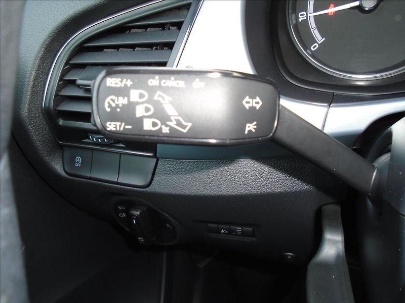 Škoda Fabia 1,0 - fotka 23 z 26
