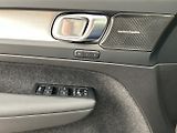 Volvo XC40 2.0 B4 4x4 PLUS - náhled 30