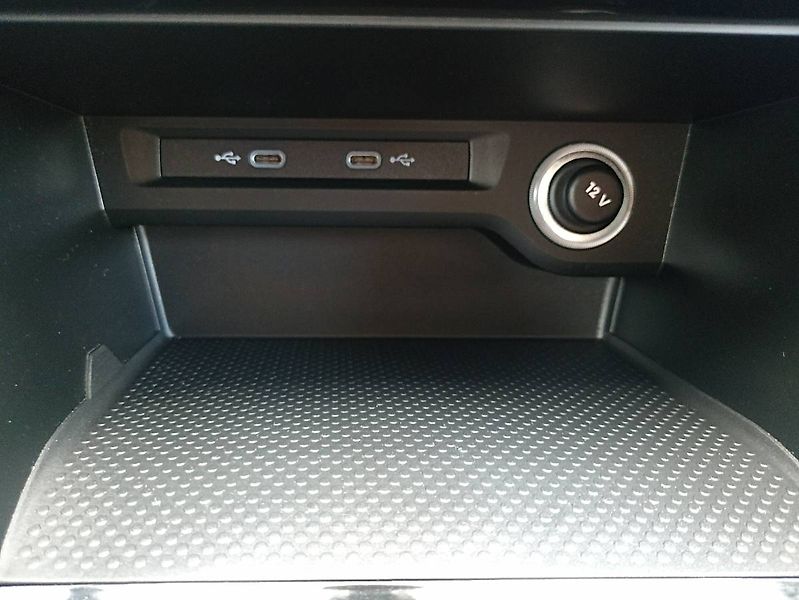 Volkswagen Touran (2022) 1.5TSI Highline Webasto Matrix - fotka 10 z 35