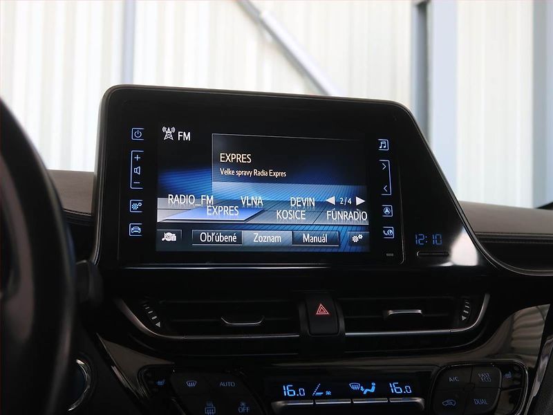 Toyota C-HR (2019) Style 1.8 Hybrid, Automat - fotka 12 z 18