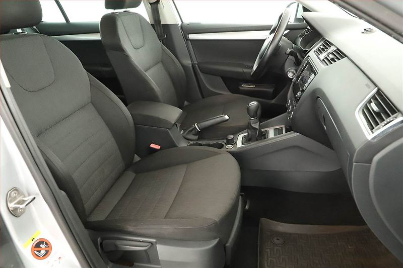 Škoda Octavia (2013) 2.0 TDI, Xenony, Tempomat - fotka 7 z 13
