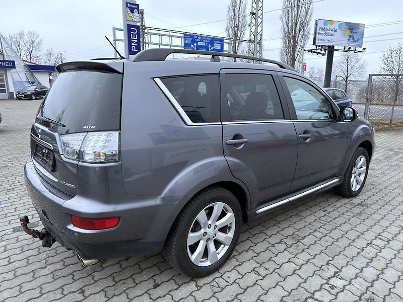 Mitsubishi Outlander 2.2 DI-D 4x4 automat, navigace - fotka 5 z 27