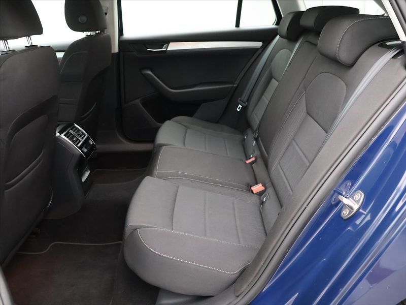 Škoda Superb 2,0 TDI 110kW CZ 4x4 Xenon - fotka 13 z 30