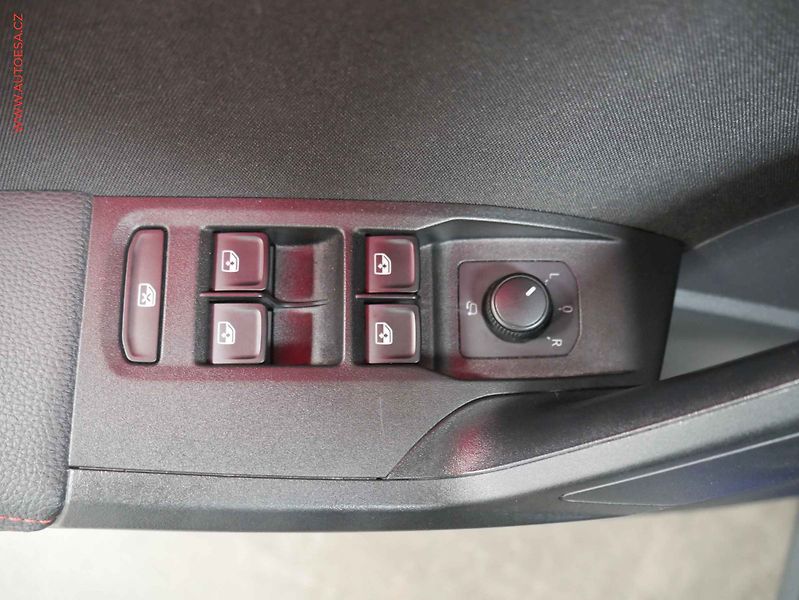 Seat Arona (2019) 1.5 TSi, FR, navi, TZ - fotka 21 z 21