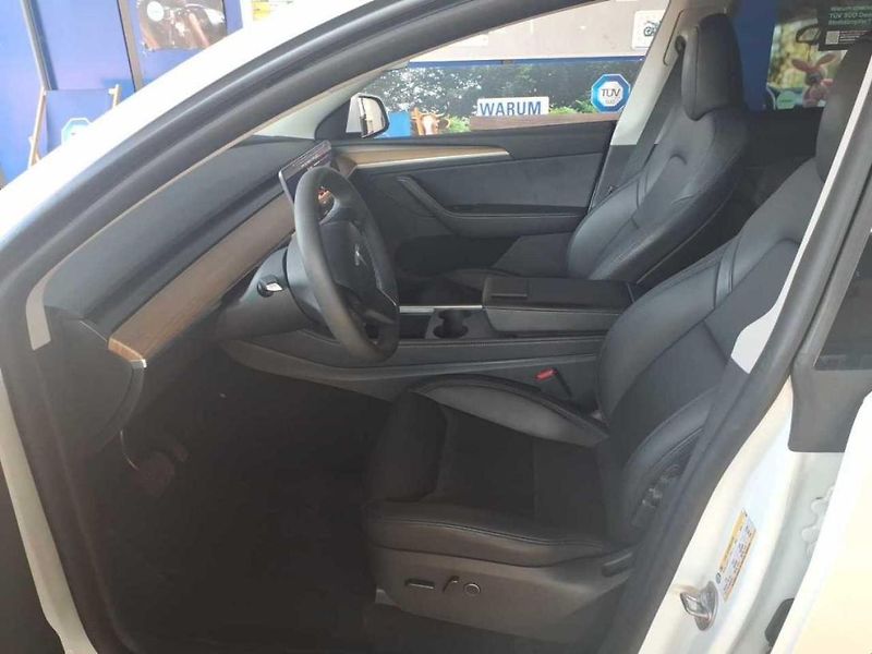 Tesla Model Y LONG RANGE DUAL MOTOR  92,0% - fotka 3 z 4