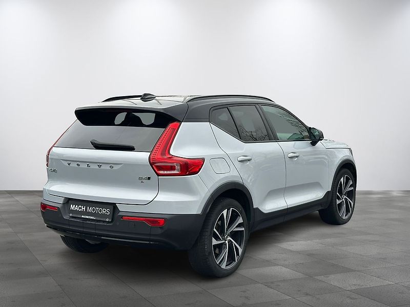 Volvo XC40 B4 R-Design - fotka 3 z 15