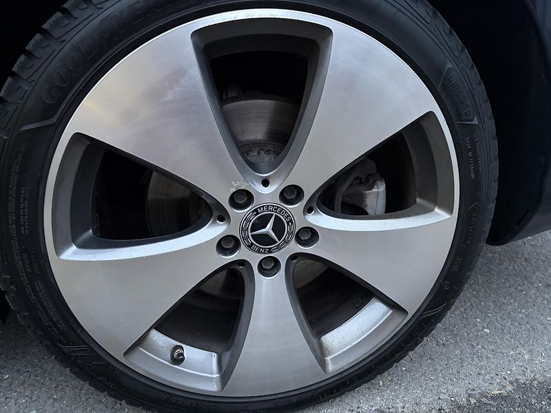 Mercedes-Benz Třídy E (2018) 350D4x4,EXCLUSIV,tažné,PANORAM - fotka 5 z 19