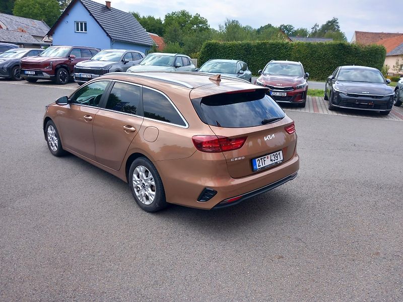 Kia Ceed SW (2022) 1,5 T-GDi GPF TOP         - fotka 4 z 12