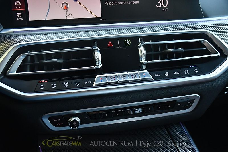 BMW X5 M50D LASER H/K HEAD-UP  - fotka 36 z 67