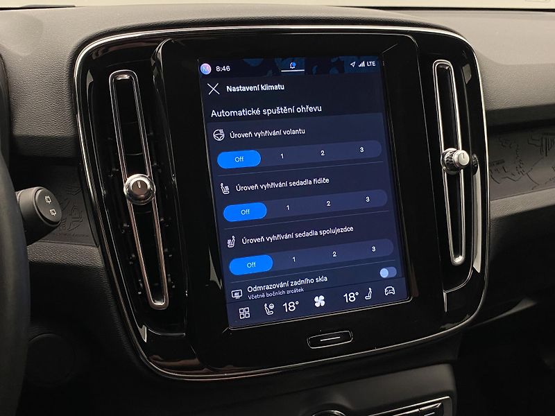 Volvo XC40 PURE ELECTRIC RECHARGE PLUS - fotka 42 z 50