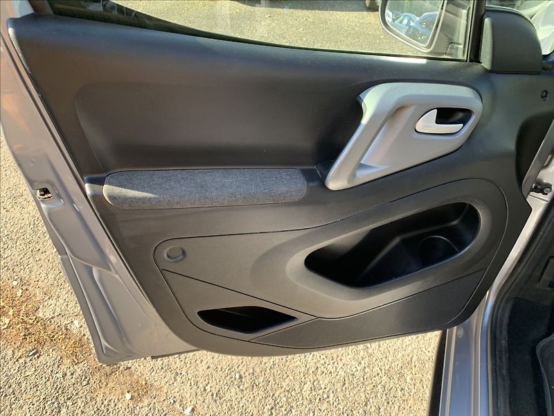 Citroën Berlingo 1,6 HDI MULTISPACE ČR - fotka 14 z 17