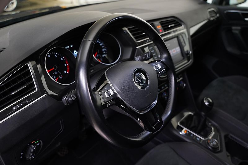 Volkswagen Tiguan - fotka 14 z 26