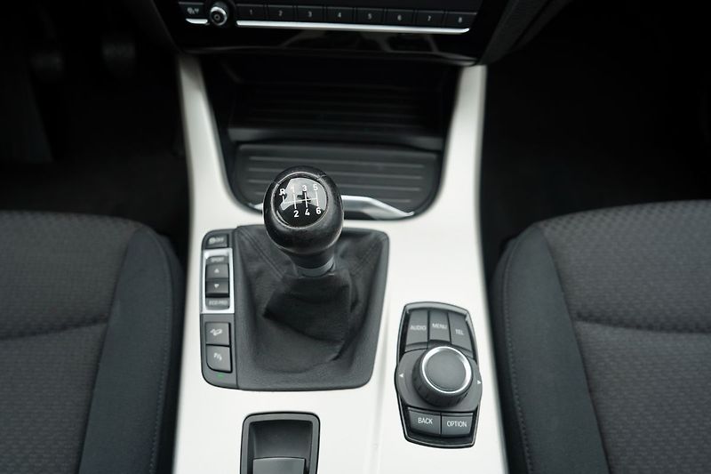 BMW X3 2.0d xDrive/manuál/navi/ČR - fotka 30 z 38