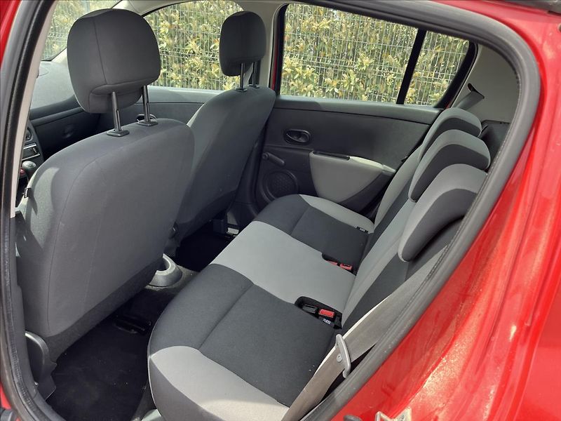Renault Clio 1,2 i 48 KW ČR  STK 11/27 - fotka 13 z 29