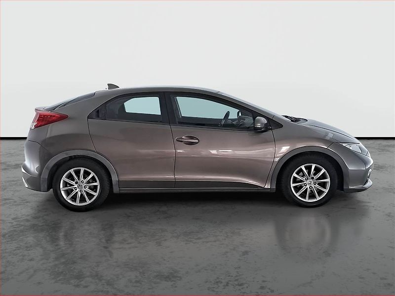 Honda Civic (2013) 1.4 i-VTEC - fotka 6 z 16