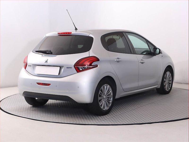 Peugeot 208 (2017) 1.2 PureTech, Serv.kniha - fotka 5 z 16