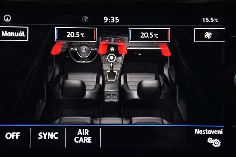 Volkswagen Golf 1.6 TDi CR DSG COMFORTLINE,NAV - fotka 29 z 50