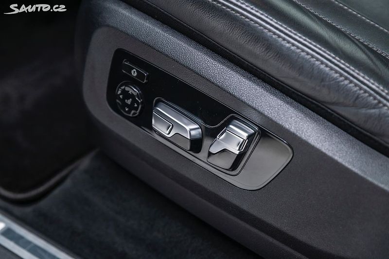 BMW X5 xDrive40d*vzduch*pano*záruka - fotka 24 z 44