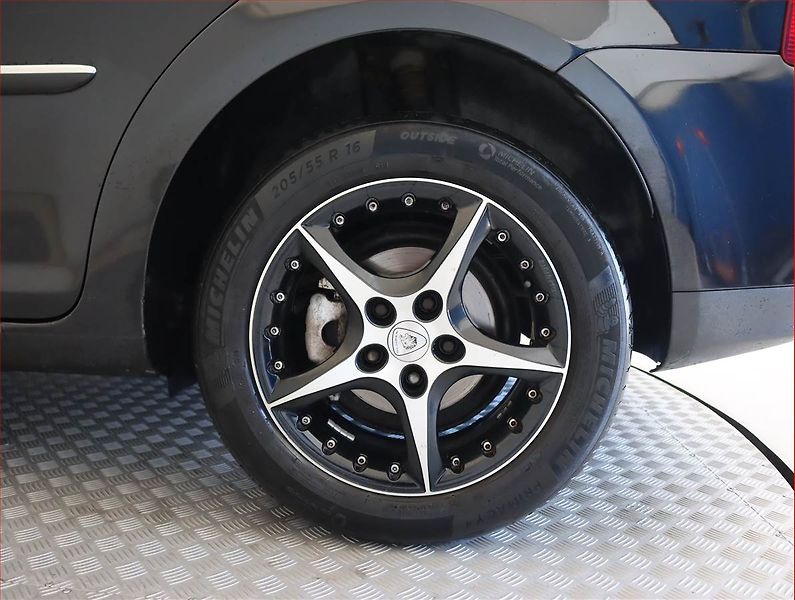 Volkswagen Touran (2008) 2.0 TDI, Tempomat - fotka 15 z 17