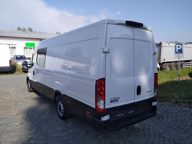 Iveco Daily 35S180 3,0L automat 6 míst - fotka 4 z 11