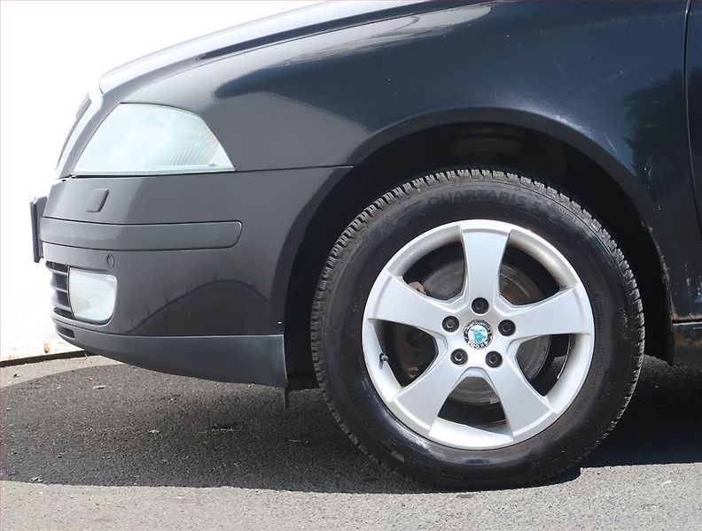 Škoda Octavia (2007) Elegance 2.0 TDI, 4X4 - fotka 14 z 19