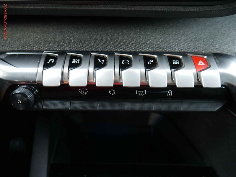 Peugeot 5008 (2020) 1.2PT, Allure, navi, TZ - fotka 19 z 20