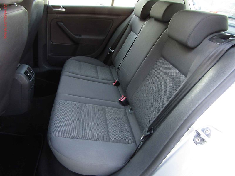Volkswagen Golf (2007) 1.6MPi, Klima - fotka 10 z 15