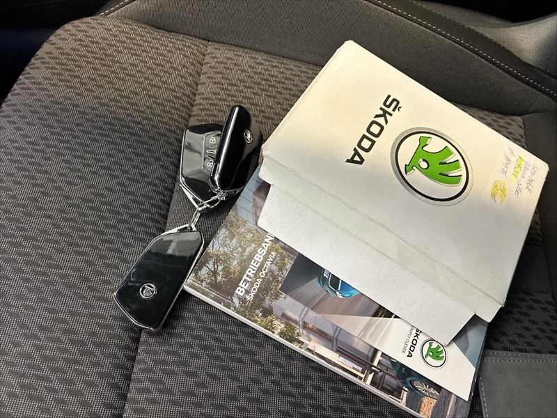 Škoda Octavia 2,0 TDI STYLE TAŽNÉ EL.SEDADLA - fotka 8 z 9