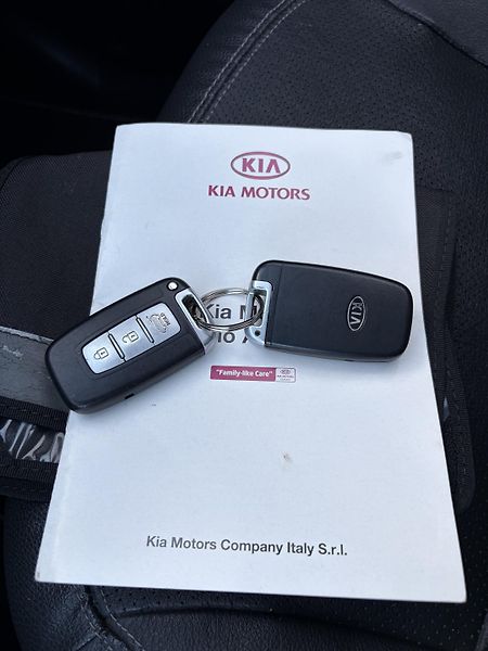 Kia Sorento (2011) 7MÍST/2.2d AT 145kW/BEZ KOROZE - fotka 20 z 21