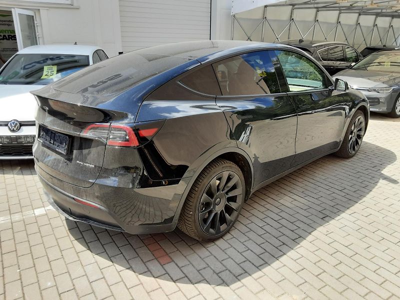 Tesla Model Y (2023) LR AWD DE Záruka SoH 94,4% TZ - fotka 2 z 6
