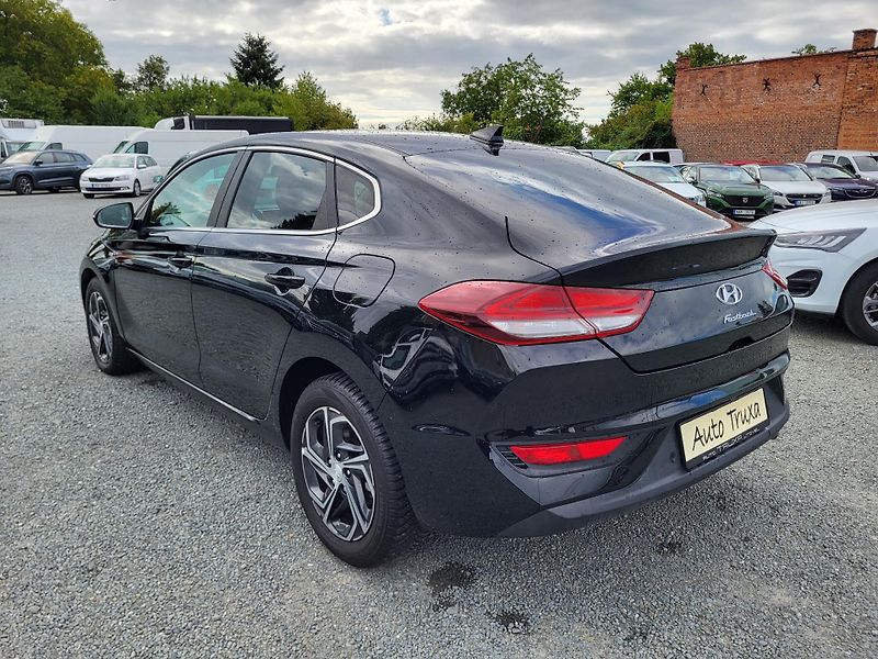 Hyundai i30 FASTBACK 1.5 T-GDI mHEV 118kW - fotka 3 z 47