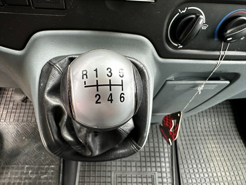Ford Transit 2.2 TDCi 74kW 9 míst L1H1 - fotka 27 z 36