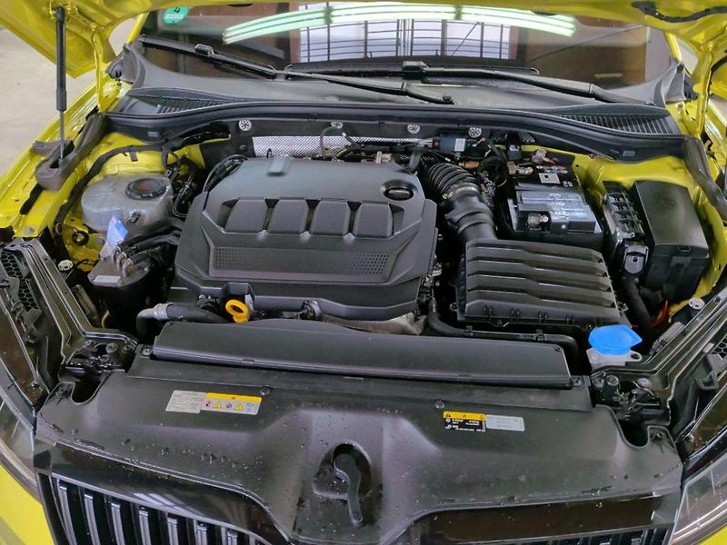 Škoda Superb Combi Sportline 147kw DSG 4x4 - fotka 9 z 14