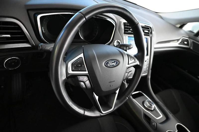 Ford Mondeo (2022) 2.0 LED ACC SONY 8AT Tažné ECO - fotka 13 z 36