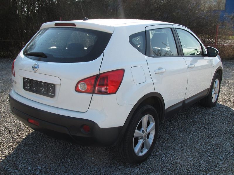 Nissan Qashqai 1.6 - fotka 6 z 16