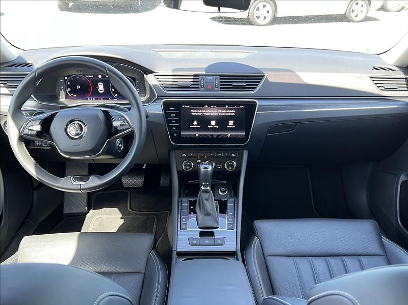 Škoda Superb 2,0 TDI DSG Premium Edition - fotka 40 z 42