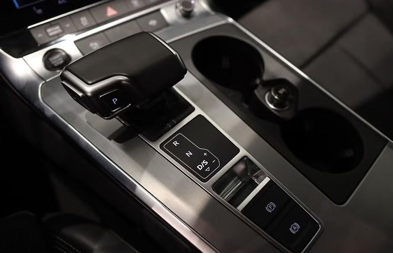 Audi A6 Avant 55 e TFSI Q Tažné Matrix Kam. - fotka 23 z 25