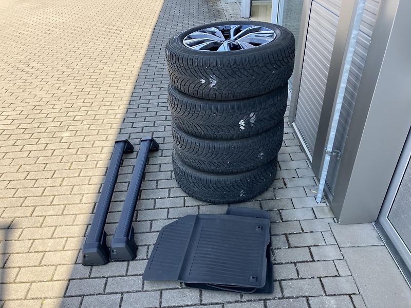 Volvo XC60 T8 eAWD Ultimate Dark - fotka 51 z 54
