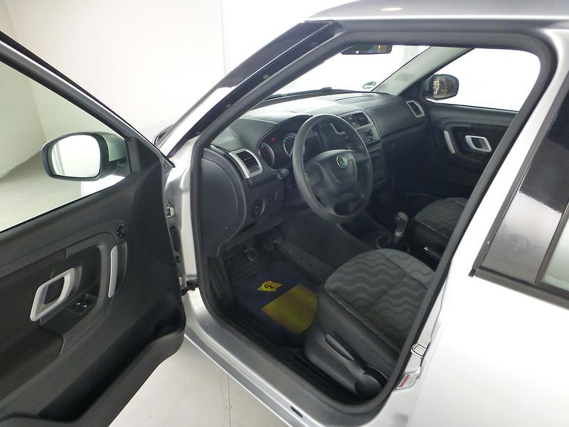 Škoda Fabia (2009) 1,6I-77KW*PARK.S**AC**VYHŘ.SED - fotka 10 z 25