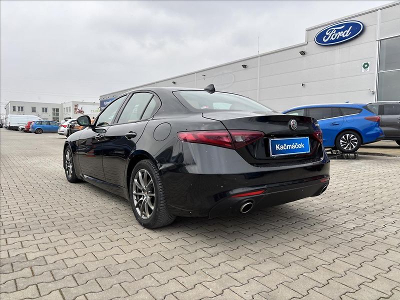 Alfa Romeo Giulia 2,2 JTDm 132kW 180 MT Super - fotka 3 z 37
