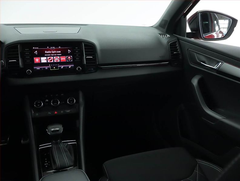 Škoda Karoq (2023) Sportline 1.5 TSI - fotka 8 z 16